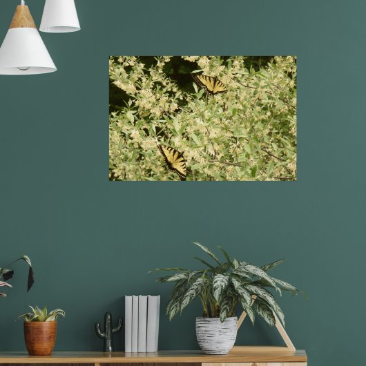 Frack-Schmetterlinge auf dem blühenden Strauß Poster (Wohnzimmer 1)