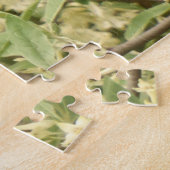 Frack-Schmetterlinge auf dem blühenden Strauß Puzzle (Seite)