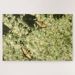 Frack-Schmetterlinge auf dem blühenden Strauß Puzzle