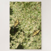 Frack-Schmetterlinge auf dem blühenden Strauß Puzzle (Vertikal)