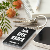 FRAG des Biotextes "SEEK KNOCK" Schlüsselanhänger (Vorderseite rechts)