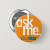 Frag mich. Orangefarbener Freiwilligen-Button Button (Vorne & Hinten)