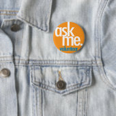 Frag mich. Orangefarbener Freiwilligen-Button Button (Beispiel)