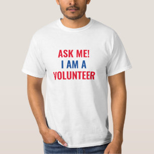 Frag mir, ich bin ein Volunteer rot und blau T-Shirt