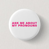 "Frag mir meine Pronouns" Lgbtq stolz magenta whit Button (Vorderseite)