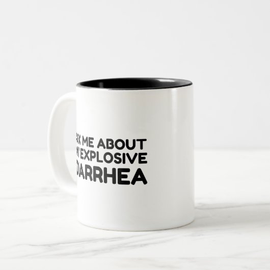 Frag mir meinen explosiven Durchfall Zweifarbige Tasse (Vorderseite Links)