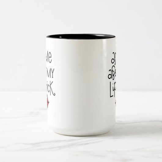 Frag mir meinen Lipstick Zweifarbige Tasse (Mittel)