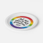 Frag mir von meinem Pronoun? Pappteller (Schrägansicht)