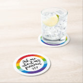 Frag mir von meinem Pronoun? Runder Pappuntersetzer (Vor Ort)