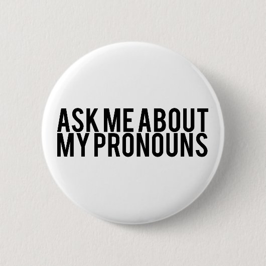 Fragen Sie mich über meine Pronomina (Schwarzes Button (Vorderseite)