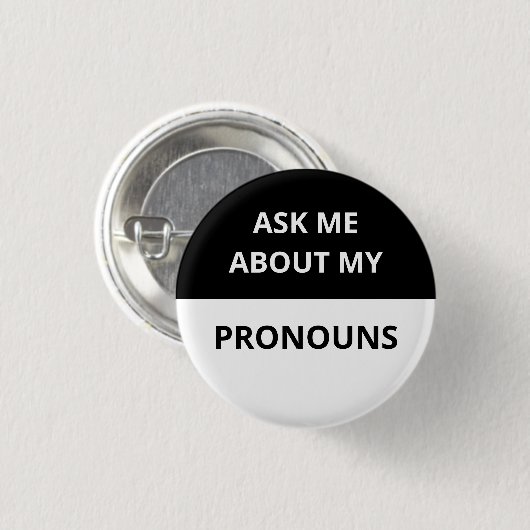 Fragen Sie mich über meine schwarzen Pronomina u. Button (Vorne & Hinten)