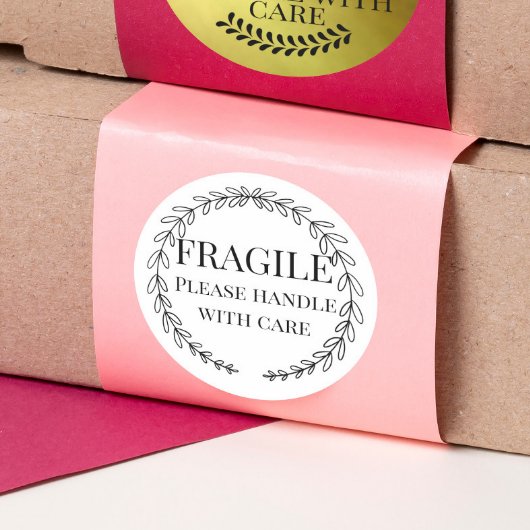 Fragil bitte mit pflegelber, rosafarbener Blüte be Runder Aufkleber