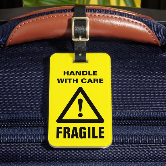 Fragile Handle mit vorsichtigem gelben Warnzeichen Gepäckanhänger (Vorderseite Insitu 2)