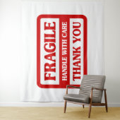 Fragile Handle With Care Wandteppich (Beispiel)