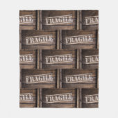 Fragile Holzkiste Vintag Fleecedecke (Vorderseite)