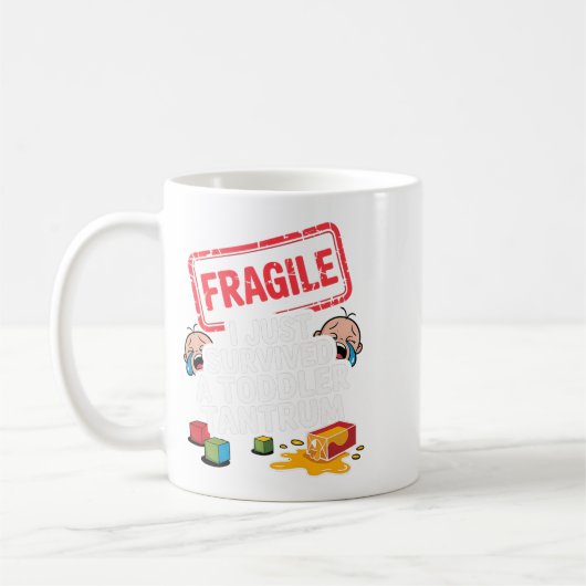 Fragile ich überlebte ein Kleinkind Tantrum Funny  Kaffeetasse (Links)