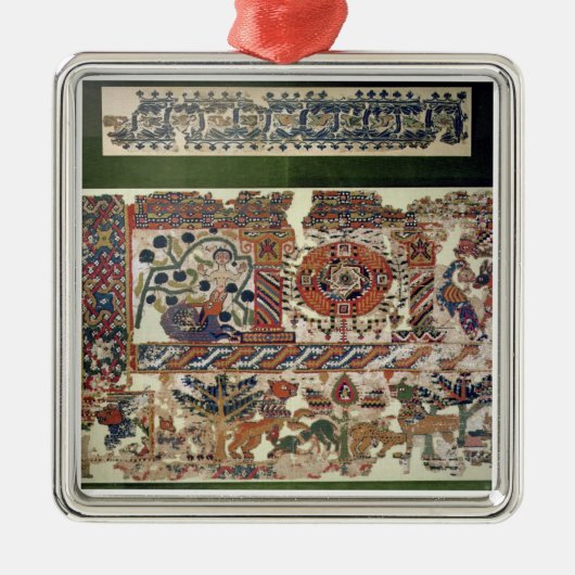 Fragment des Gewebes Jonas und den Wal darstellend Silbernes Ornament (Vorne)