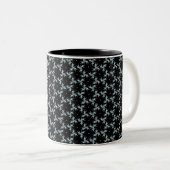 Fraktal Finesse Zweifarbige Tasse (VorderseiteRechts)