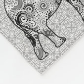 Fraktal wirbelnder Elefant - grau, schwarz und wei Fleecedecke (Ecke)