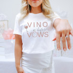 FRANCA Wine Vino Before Vows Bachelorette T-Shirt<br><div class="desc">Dieser T - Shirt ist mit einem niedlichen Rosa-Schriftart mit dem Sprichwort "Vino vor den Gelöbnissen" ausgestattet. Dieser Tee verbindet sich perfekt mit dem koordinierenden "Es ist Wein-Uhr-Tee" für einen lustigen und zusammenhängenden Wein-Themenabend-Junggeselinnen-Abschied.</div>