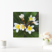 Frangipani Blossom Cluster Artistic Style Quadratische Wanduhr (Zuhause)