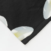 Frangipani Sensation, kleines Fleece Blanket. (Ecke)