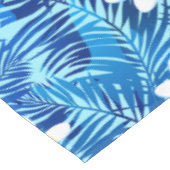 Frangipani und blaues Palmenblatt Tischdecke (Schrägansicht)