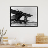Frank Stanton mit einer Katze im Flugzeug 1922 Poster (Küche)