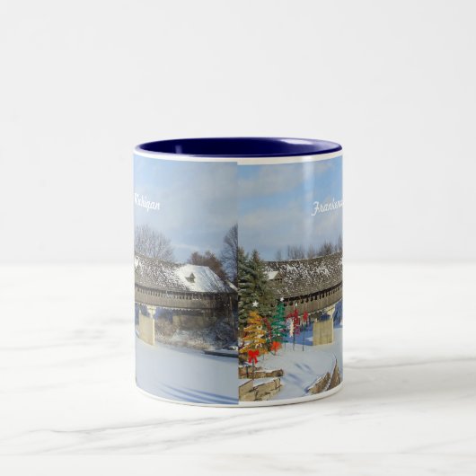 Frankenmuth Michigan überdachte Brücke Zweifarbige Tasse (Mittel)