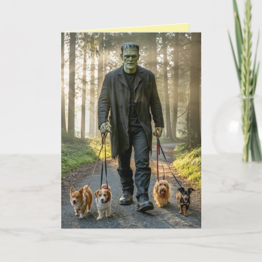 Frankenstein führt den Hund Grüße Karte (Vorderseite)