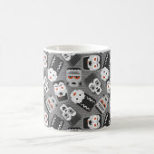 Frankenstein und spukhafte Freunde - schwarz, weiß Kaffeetasse (Mittel)