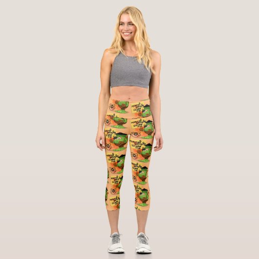 Frankenstein-Zeichen "Normal People Scare Me" Capri Leggings (Vorderseite)
