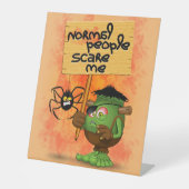 Frankenstein-Zeichen "Normal People Scare Me" Sockelschild (Vorderseite)