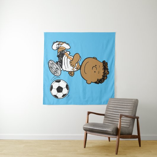 Franklin Playing Soccer Wandteppich (Beispiel (Horizontal))