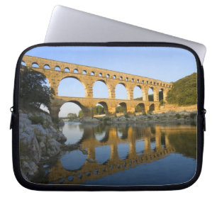 Frankreich, Avignon. Der Pont du Gard römisches Aq Laptopschutzhülle