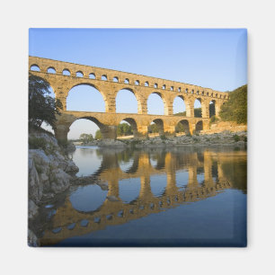 Frankreich, Avignon. Die römische Wasserleitung Po Magnet