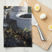 Frankreich, Burgund, Chablis. lokaler Wein und Handtuch (Viertel Falte)