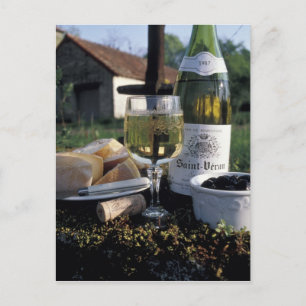 Frankreich, Burgund, Chablis. lokaler Wein und Postkarte