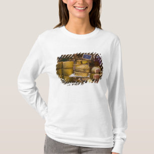 Frankreich, Korsika. Einheimische Käse und Wurstwa T-Shirt