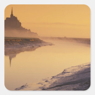 FRANKREICH, Normandie Mont St. Michel. Morgenlicht Quadratischer Aufkleber