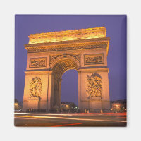 Frankreich, Paris, Arc de Triomphe bei Dämmerung.