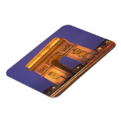 Frankreich, Paris, Arc de Triomphe bei Dämmerung. Magnet (Linke Seite)