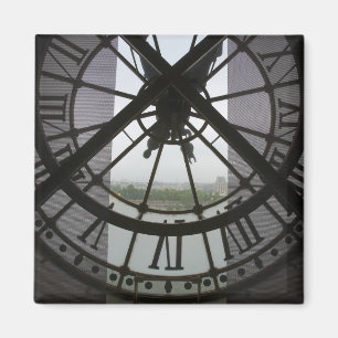 Frankreich, Paris. Blick über die Seine durch Magnet