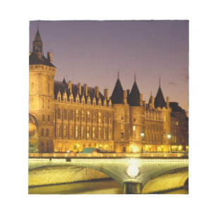 Frankreich, Paris, Conciergerie und Seine bei Notizblock