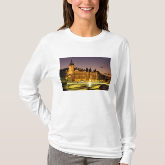 Frankreich, Paris, Conciergerie und Seine T-Shirt (Vorderseite)