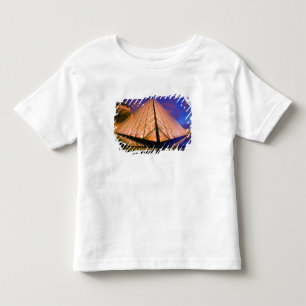 Frankreich, Paris. Das Louvre Museum bei Dämmerung Kleinkind T-shirt
