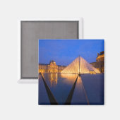 Frankreich, Paris Das Louvre Museum bei Dämmerung. Magnet (Vorderseite/Rückseite)