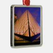 Frankreich, Paris. Das Louvre Museum bei Dämmerung Ornament Aus Metall (Rechts)