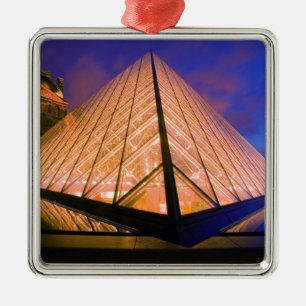 Frankreich, Paris. Das Louvre-Museum in der Dämmer Ornament Aus Metall