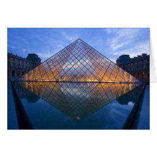Frankreich, Paris. Der Louvre in der Dämmerung. Cr